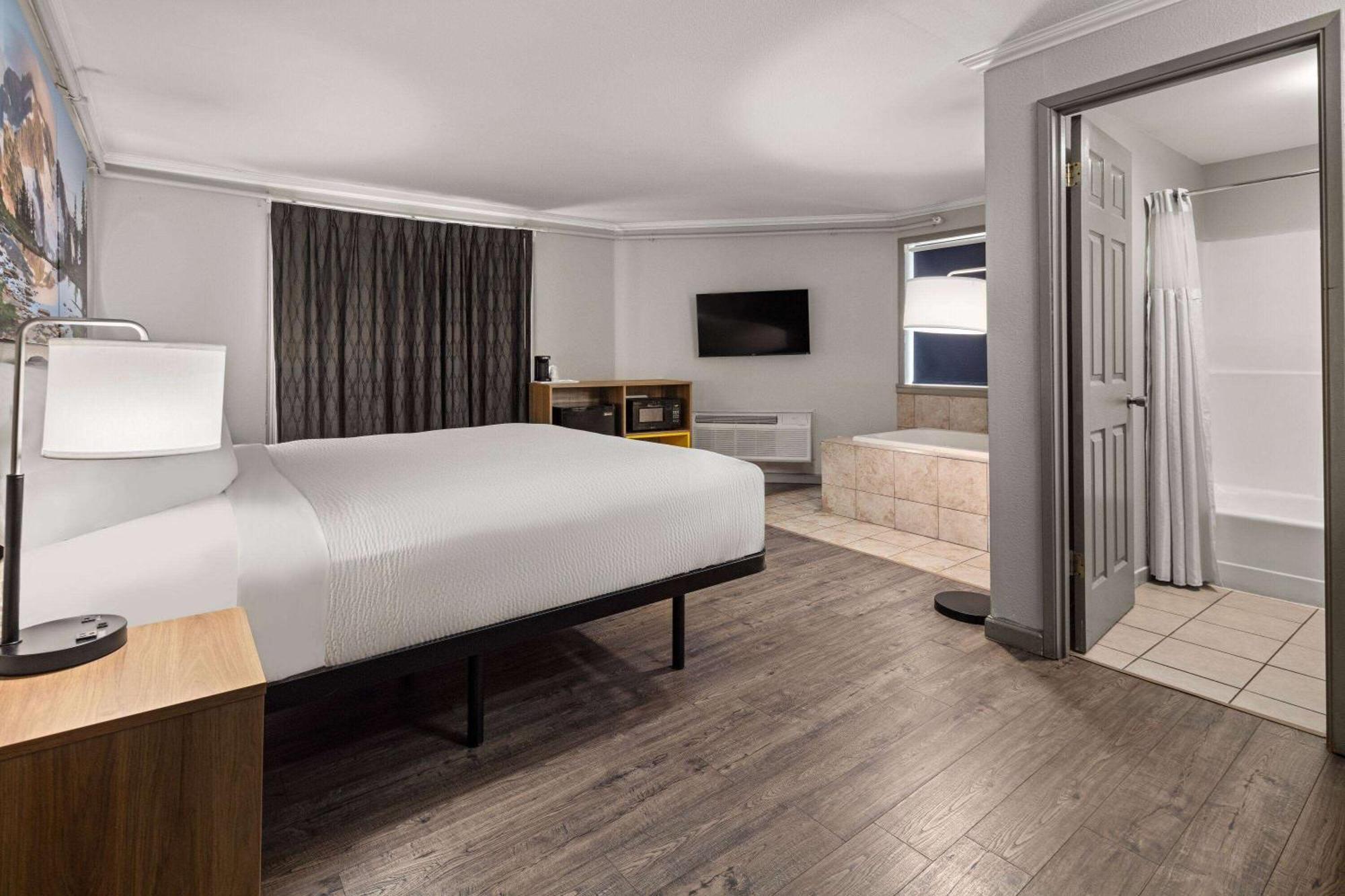 Motel Days By Wyndham South Tacoma 2*
