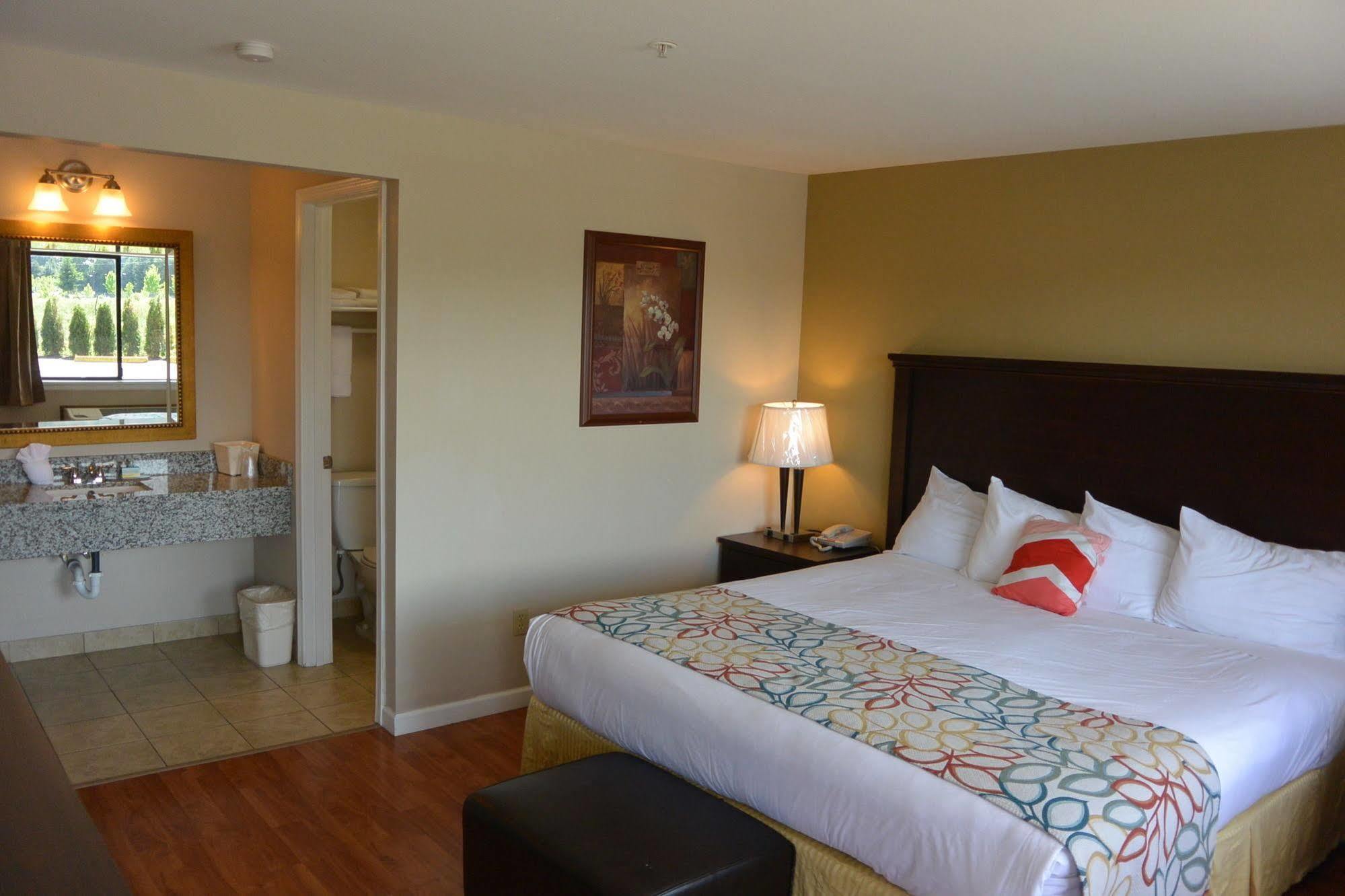 Days By Wyndham South Tacoma 2*