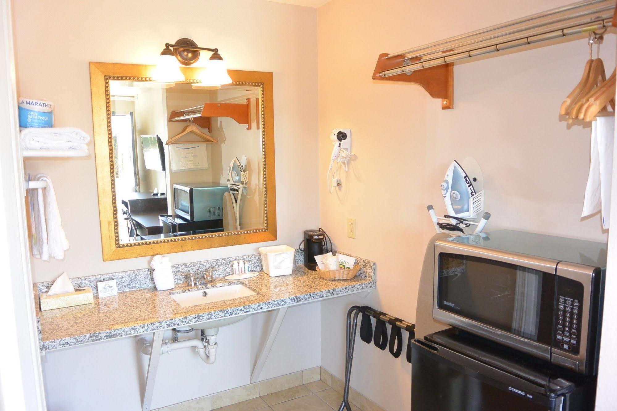 Days By Wyndham South Tacoma Lakewood