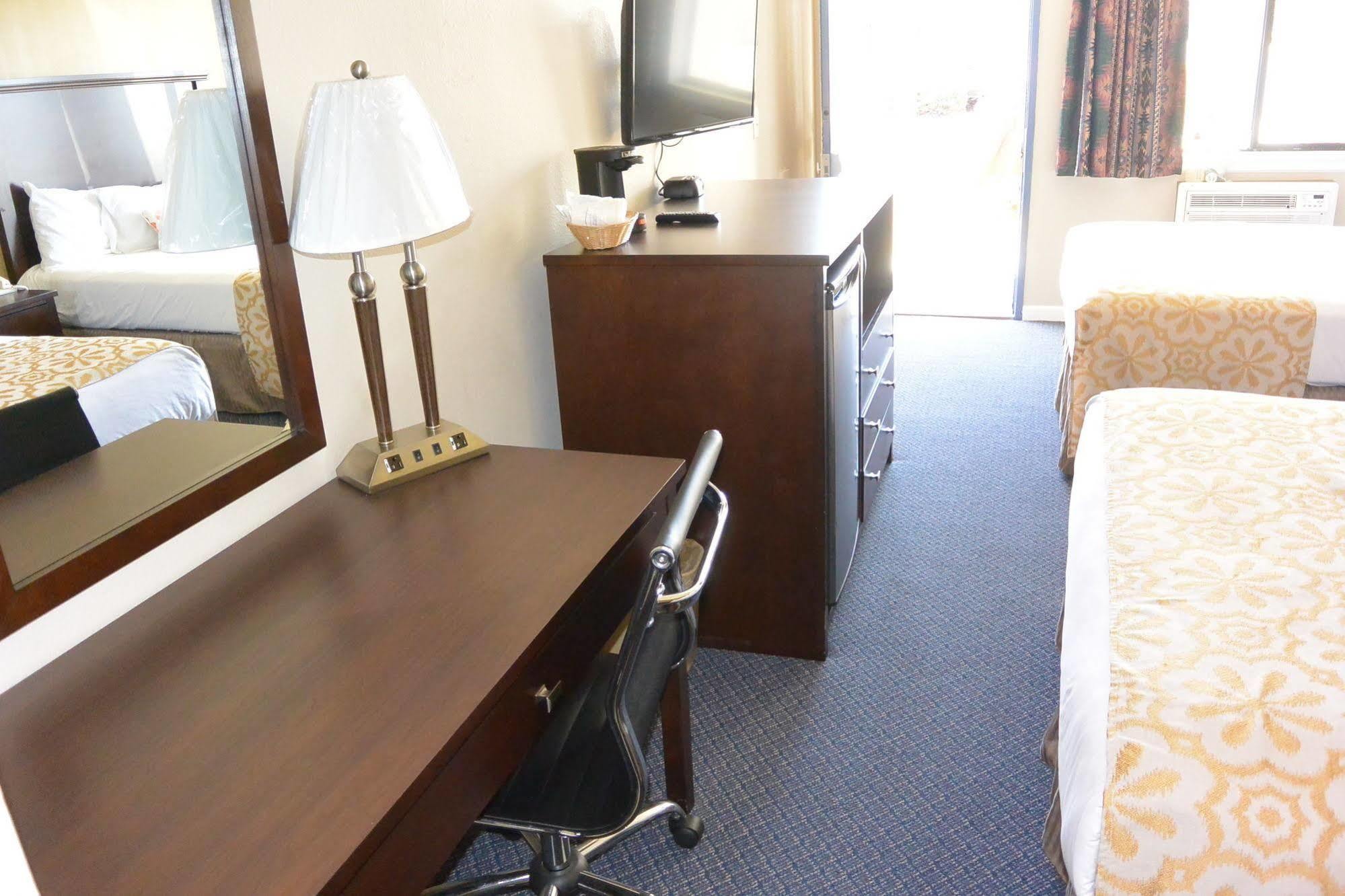 Days By Wyndham South Tacoma Lakewood